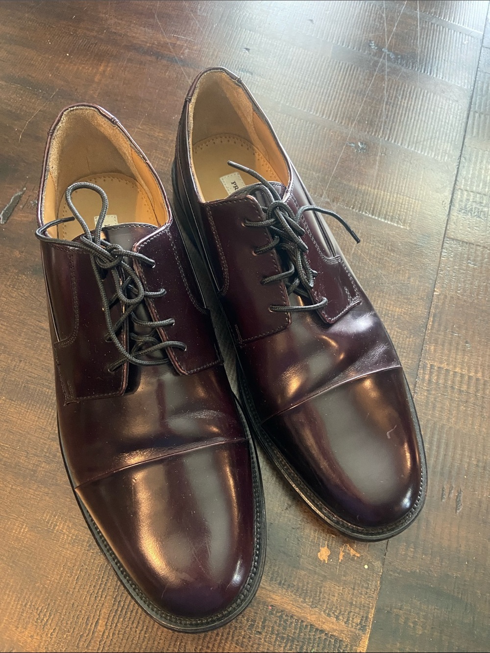 Men’s Pronto Uomo cap-toe oxford dress shoes in a rich burgundy size 12